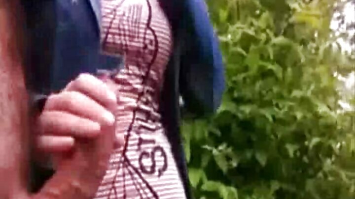 İki fahişə yoldaşlıq üçün Woodman kastinqinə getdi.