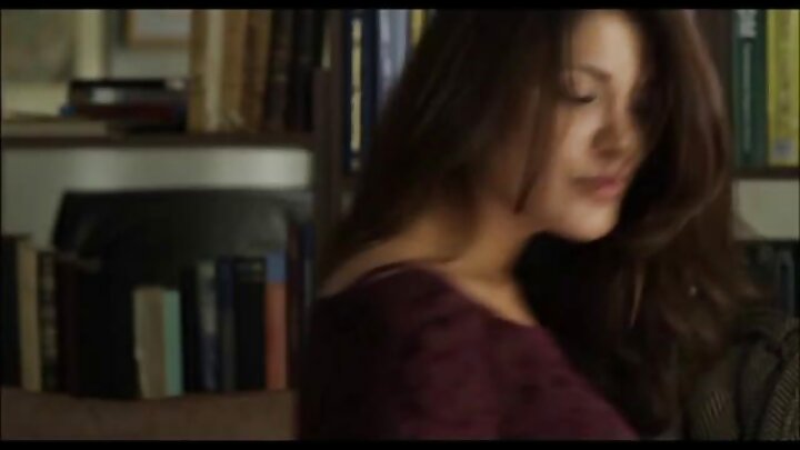 Rus sarışın filmlərdə rol ala bilərdi, amma evdə hazırlanmış porno çəkir.