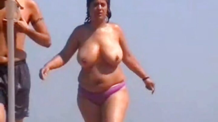 Birinci şəxs baxış bucağından seksual sevgililəri ilə üçlü seks.