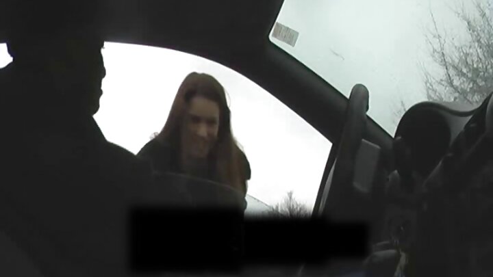 18 yaşlı rus fahişəsinin ilk anal seansı Sankt-Peterburqda bir balkonda baş tutub.