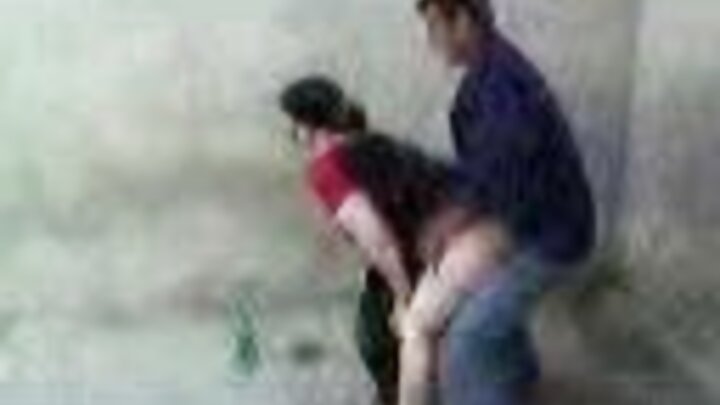 İsti seksdən sonra rus sarışın amcıqlarını yaladı və kalqotkasının altına boşaltdı
