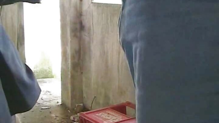 Belə ləzzətli bir qadını hətta sobada belə sikə bilərsiniz.