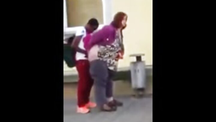 Fahişə dost üçün hədiyyədir, amma biz onu bir qrupla sikdik! Növbəti dəfə sizə üç verəcəyik!