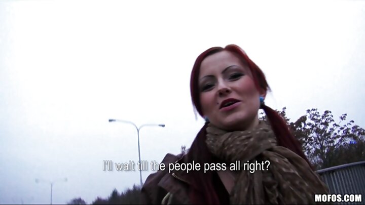 Sarışın bacılar Chloe Couture və Lacy Lennon ögey qardaşlarına Milad bayramı üçün ağızlarını və yaş amcıqlarını verdilər.