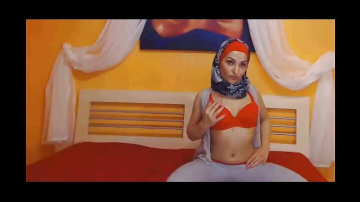 Bu gün iki orqazm istəyirəm! Ağrıdarmı, nənə? (Gənc təqaüdçülər Sankt-Peterburqda porno çəkiblər)