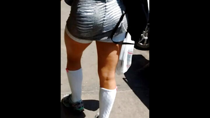Seksual MİLF Jessica James atəş poliqonundan bir əsgəri tutdu və onu darıxdığı üçün sikdi.