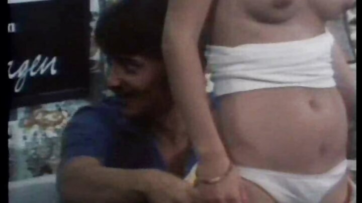 Lyuba Hörümçək Adam qəhrəmanlıq əvəzinə sik üzərində tullanır