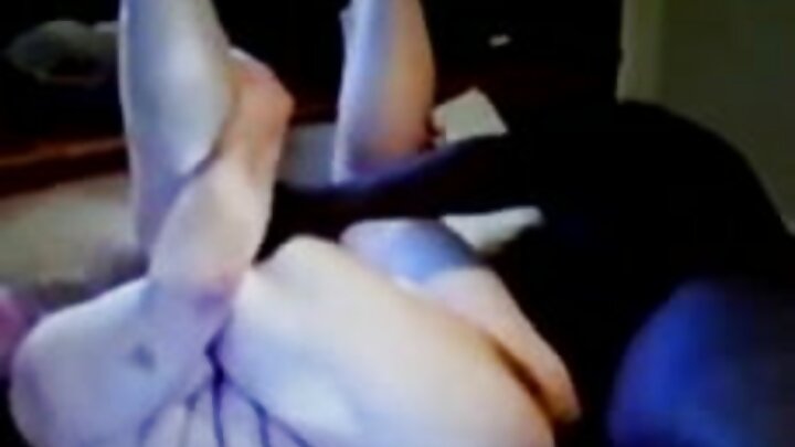 Baron O, seksual cariyələrin izdihamını fəal şəkildə sikir.