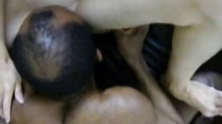 Bir qaradərili oğlan iki porno ulduzunun bir gecə inildəməsi üçün kifayətdir